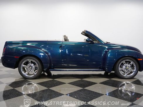 Used 2005 Chevrolet SSR w/ Preferred Equipment Group RWD image 15