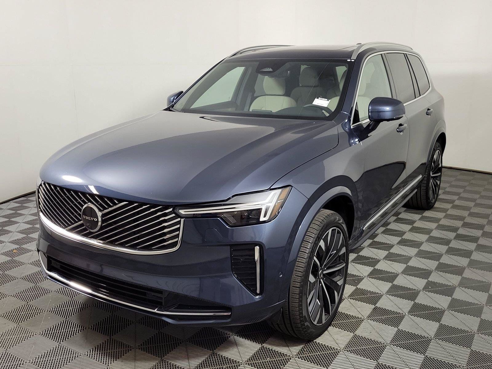 Certified 2026 Volvo XC90 B6 Plus AWD/4WD image 3