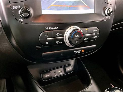 Used 2018 Kia Soul + FWD image 13