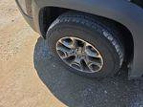 Used 2022 Jeep Cherokee Trailhawk AWD/4WD image 6