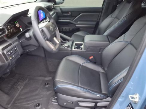 Used 2025 Toyota 4Runner SR5 image 5