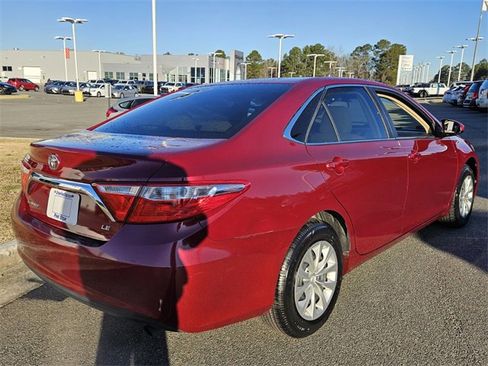 Used 2017 Toyota Camry LE image 12