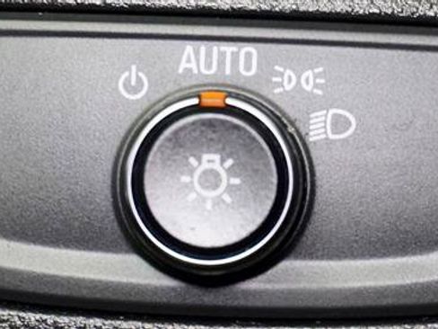 Used 2020 Buick Encore Preferred image 28