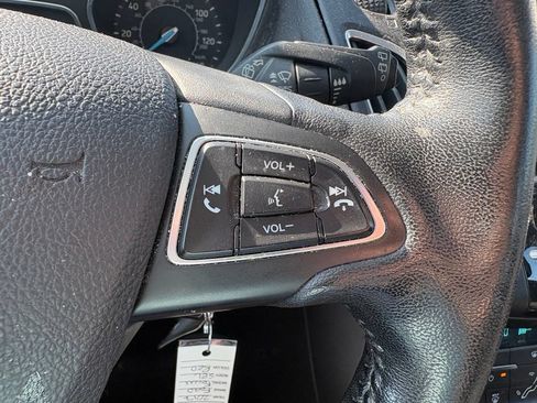 Used 2017 Ford Focus SEL w/ Cold Weather Package FWD image 16