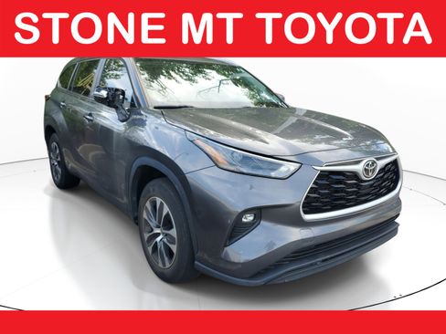 Used 2023 Toyota Highlander XLE FWD image 1