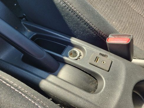 Used 2015 Nissan Versa SV image 29