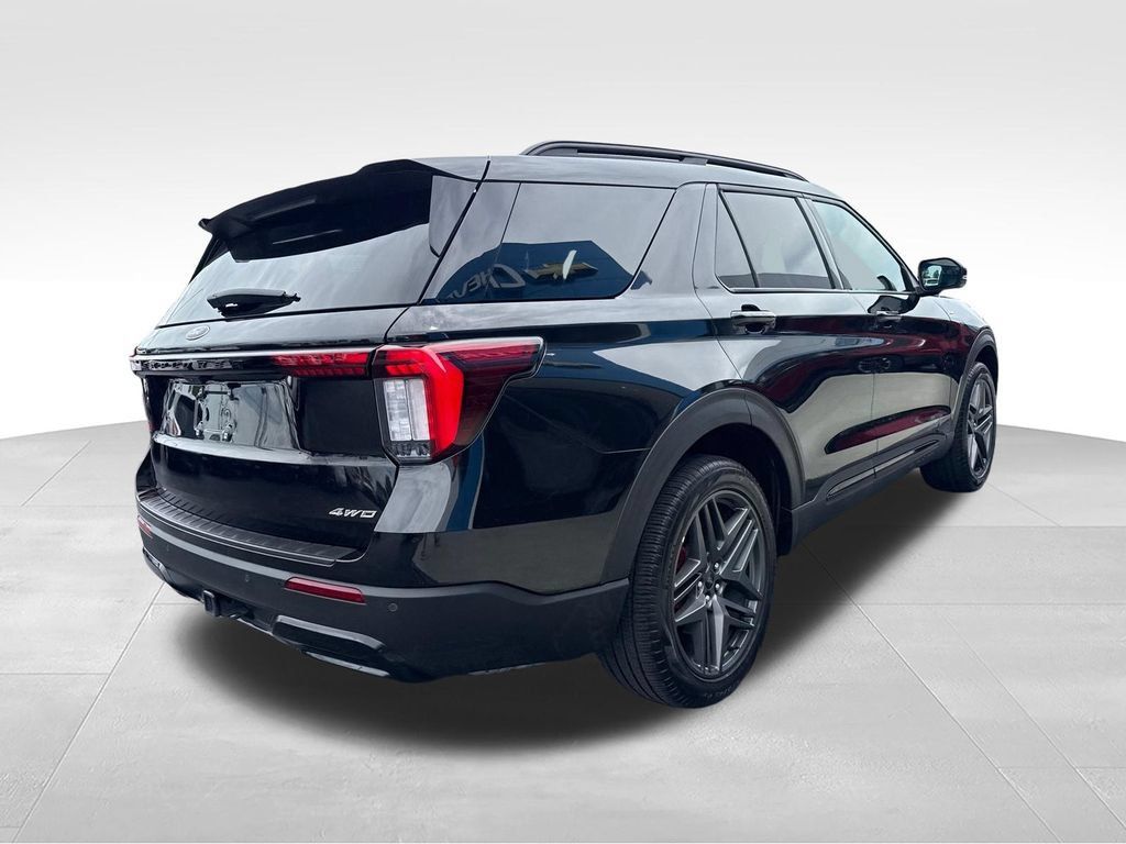 Used 2025 Ford Explorer ST-Line w/ ST-Line Street Pack AWD/4WD image 12