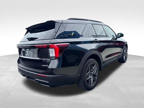 Used 2025 Ford Explorer ST-Line w/ ST-Line Street Pack AWD/4WD image 12