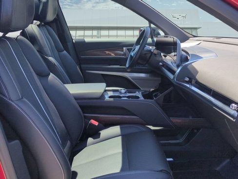 Certified 2026 Cadillac Vistiq Premium Luxury w/ LPO, Floor Liner Package AWD/4WD image 16