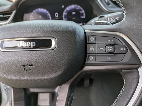 New 2025 Jeep Grand Cherokee Limited w/ Black Appearance Package image 15