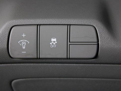 Certified 2025 Hyundai Elantra SEL image 22