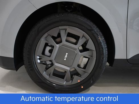 New 2026 Kia Carnival EX image 6