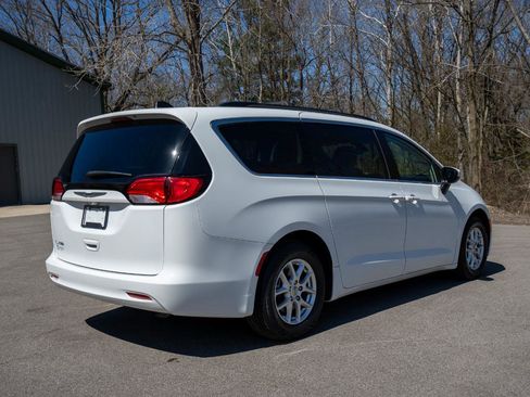 Used 2021 Chrysler Voyager Lxi FWD image 7