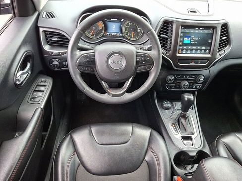 Used 2022 Jeep Cherokee Trailhawk image 12