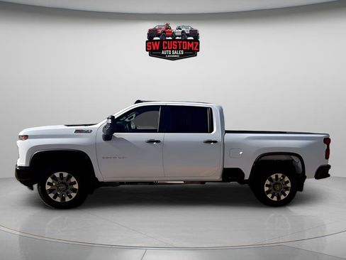 Used 2025 Chevrolet Silverado 2500 Custom w/ Custom Value Package image 4