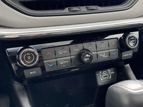 Used 2024 Jeep Compass Limited w/ Sun and Sound Group AWD/4WD image 10