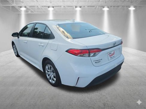 Used 2024 Toyota Corolla LE FWD image 5