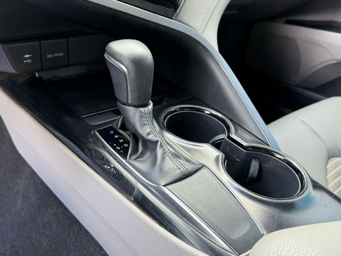 Used 2019 Toyota Camry SE FWD image 21