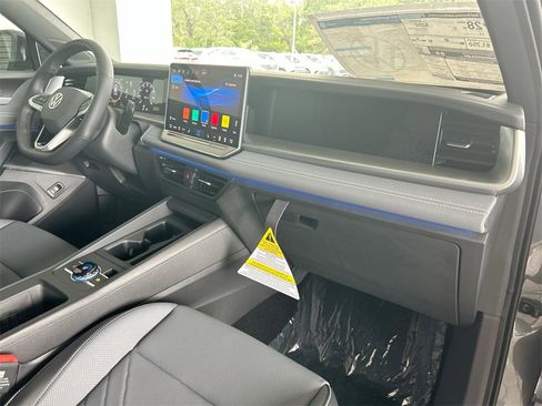 New 2026 Volkswagen Tiguan SE R-Line image 39