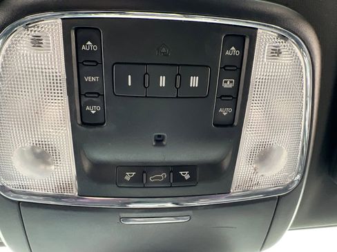 Used 2017 Jeep Grand Cherokee Limited w/ Luxury Group II image 26