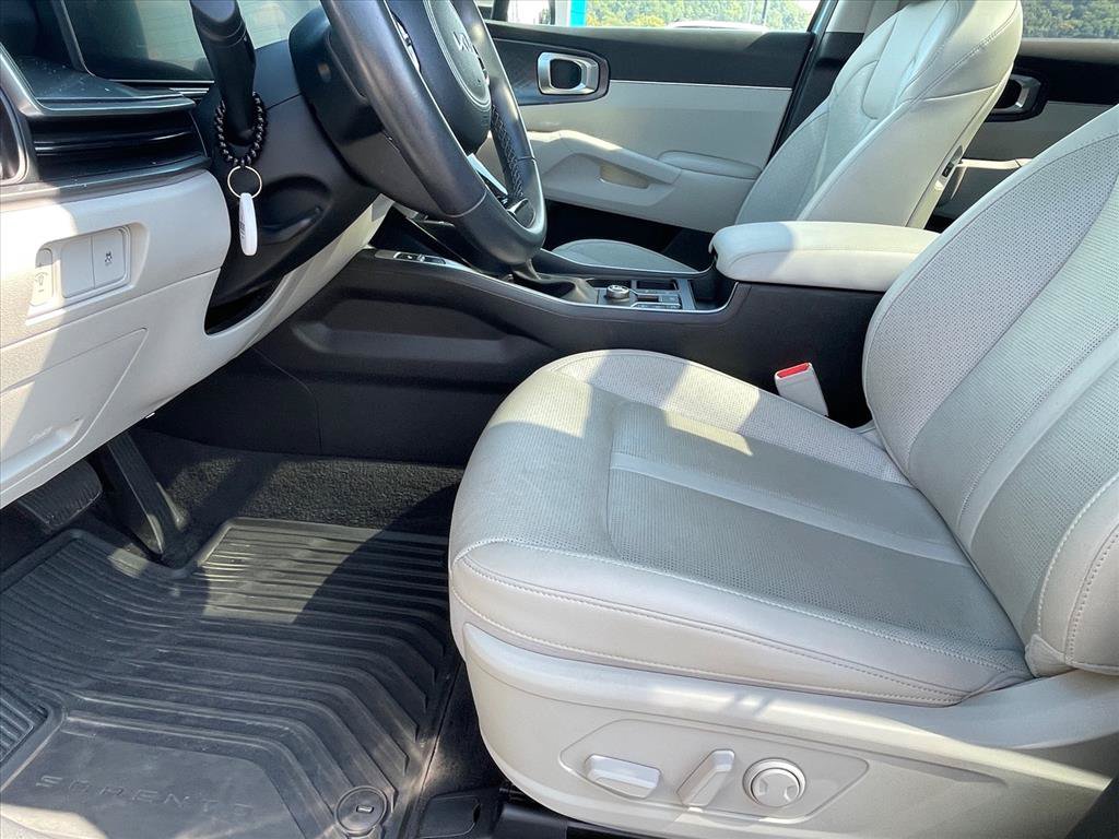 Used 2024 Kia Sorento S w/ Panoramic Sunroof Package FWD image 24