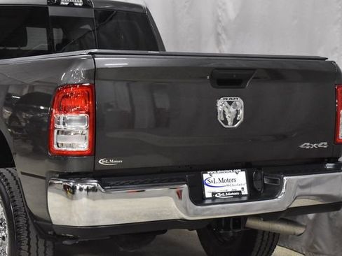 Used 2024 RAM 2500 Tradesman w/ Chrome Appearance Group image 9