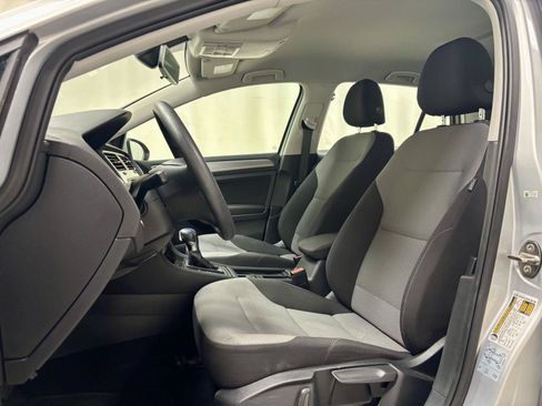 Used 2016 Volkswagen e-Golf SE FWD image 11