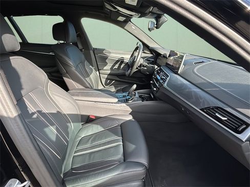 Used 2023 BMW M550i xDrive w/ Dynamic Handling Package image 40