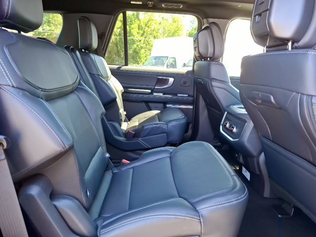 New 2027 Ford Expedition Platinum w/ Stealth Performance Package AWD/4WD image 38