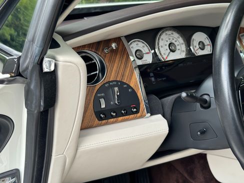 Used 2017 Rolls-Royce Wraith RWD image 34
