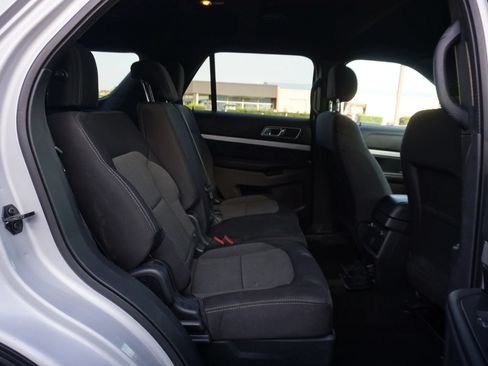 Used 2017 Ford Explorer XLT AWD/4WD image 22