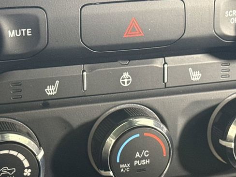 Used 2023 RAM 1500 Big Horn AWD/4WD image 37
