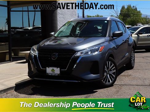 Used 2021 Nissan Kicks SV FWD image 1