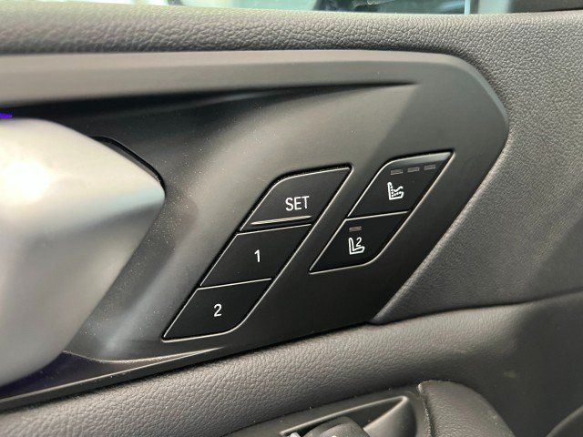 Used 2019 BMW X5 xDrive40i w/ M Sport Package AWD/4WD image 24