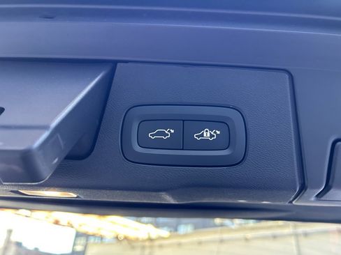 Certified 2025 Volvo XC60 B5 Plus image 19