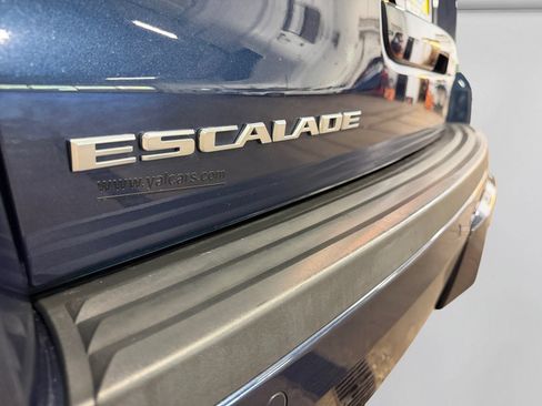 Used 2018 Cadillac Escalade ESV Premium Luxury AWD/4WD image 11