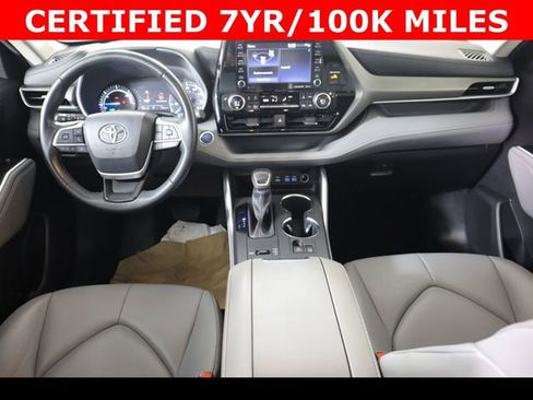 Used 2022 Toyota Highlander XLE image 19