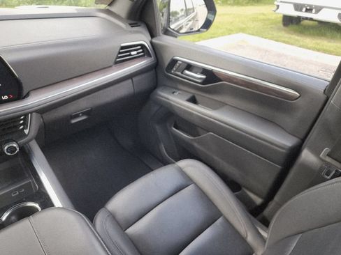 Certified 2025 Chevrolet Suburban LT RWD image 22