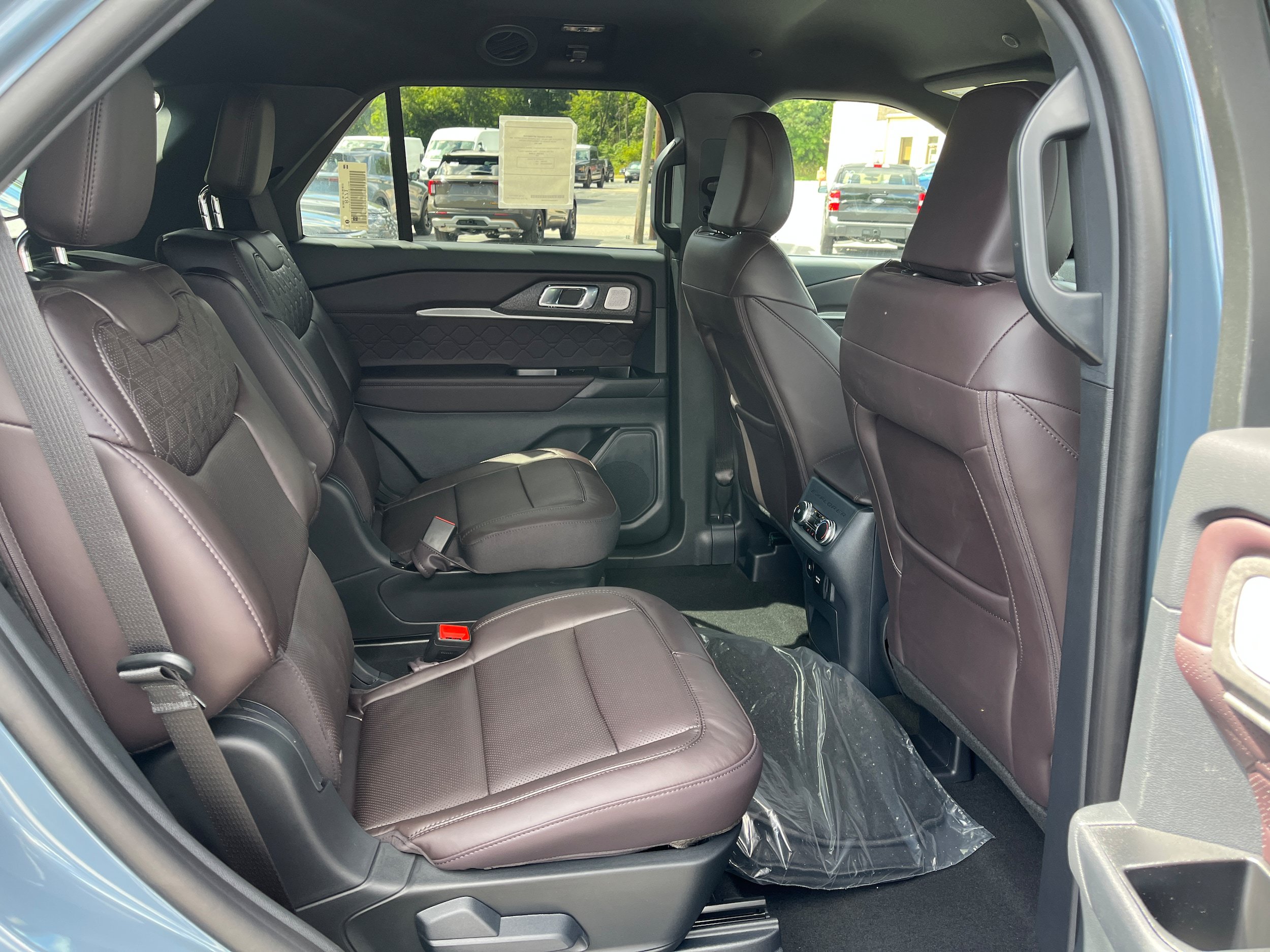 New 2027 Ford Explorer Platinum w/ LUX Leather Package AWD/4WD image 8