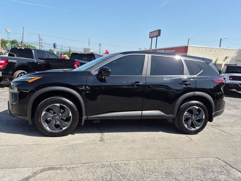 Used 2025 Nissan Rogue SV AWD/4WD image 3