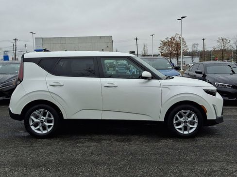 Used 2023 Kia Soul LX w/ LX Technology Package image 7