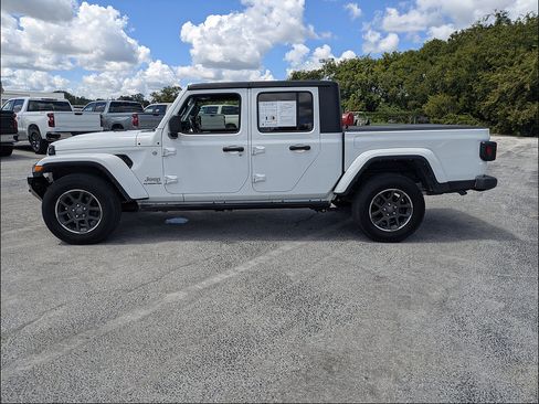 Used 2022 Jeep Gladiator Overland w/ Popular Equipment Package AWD/4WD image 4