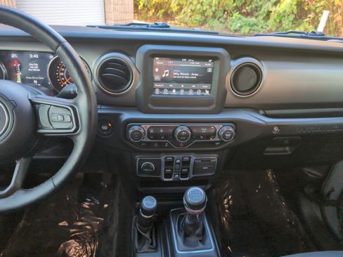 Used 2021 Jeep Wrangler Unlimited Willys image 21