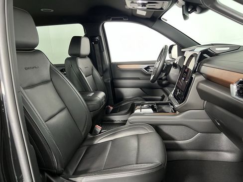 Used 2025 GMC Yukon XL Denali image 34