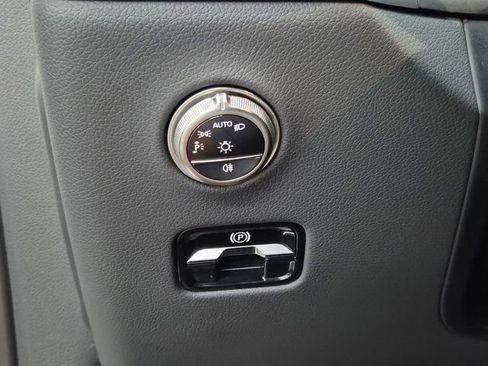 Used 2025 Mercedes-Benz GLC 300 image 24