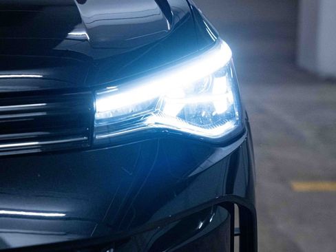 New 2026 Volkswagen Taos SE AWD/4WD image 3