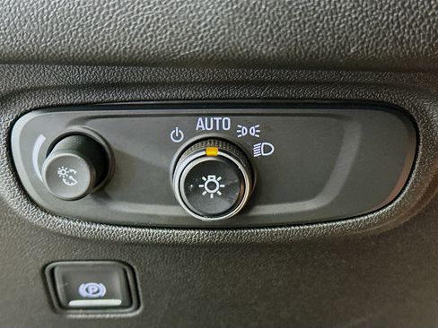 Used 2022 GMC Terrain SLE w/ Driver Convenience Package image 17