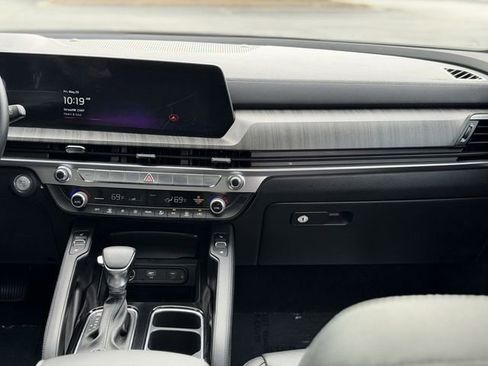 Certified 2025 Kia Telluride EX w/ EX Captain's Chair Package FWD image 42