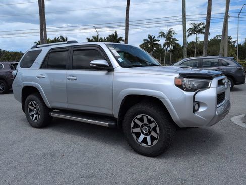Used 2018 Toyota 4Runner TRD Off-Road Premium AWD/4WD image 2