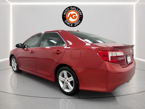 Used 2012 Toyota Camry SE FWD image 6